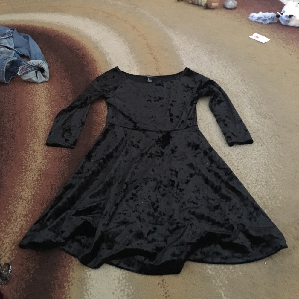 Black three quarter sleeve velvet dress